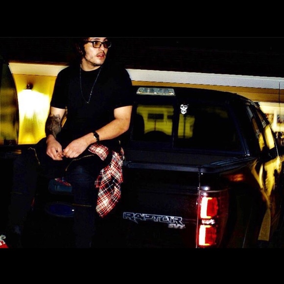 Profile Picture of John Retana (@jondoecursed) on Poshmark