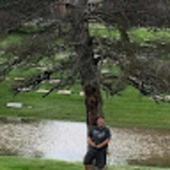 Profile Picture of Dung Phan (@dphan3329) on Poshmark