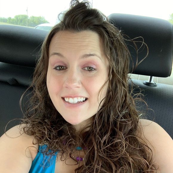 Profile Picture of Danielle Wooten (@daniellewoot93) on Poshmark