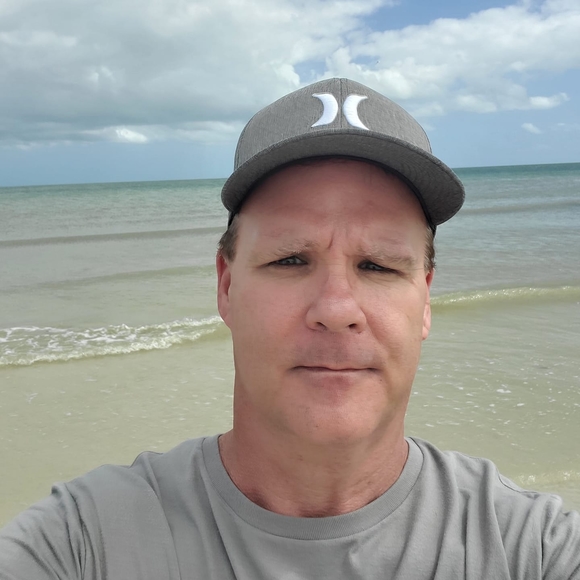 Profile Picture of David Shanks (@dshanks40) on Poshmark