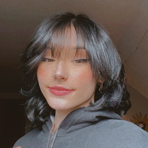 Profile Picture of Hailey Reals (@hreals) on Poshmark