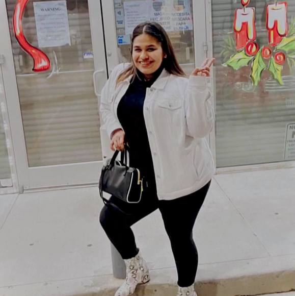 Profile Picture of Jandy Ortiz (@jandyortiz) on Poshmark