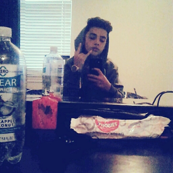 Profile Picture of Eric Cantu (@ericcantu0987) on Poshmark