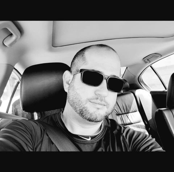 Profile Picture of John Simone (@john_simone) on Poshmark