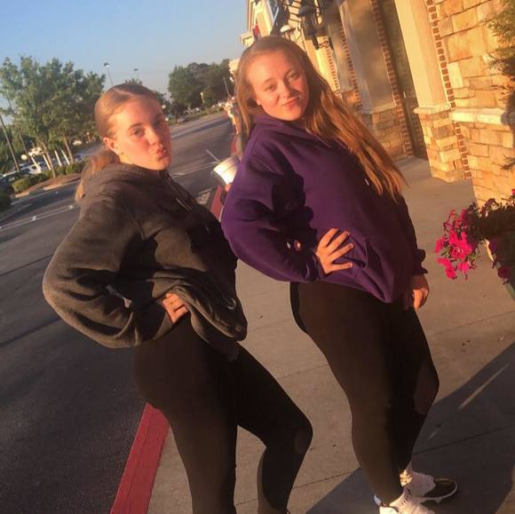 Profile Picture of Peyton Scott (@peytonscott110) on Poshmark