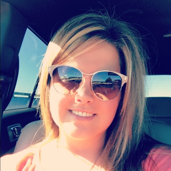 Profile Picture of Tabatha Rozell (@tabbiggers) on Poshmark