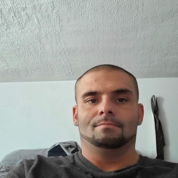 Profile Picture of David Moxley (@david_moxley) on Poshmark