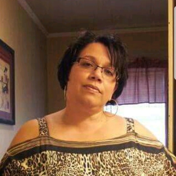 Profile Picture of Lisa Broussard (@pepamint1963) on Poshmark