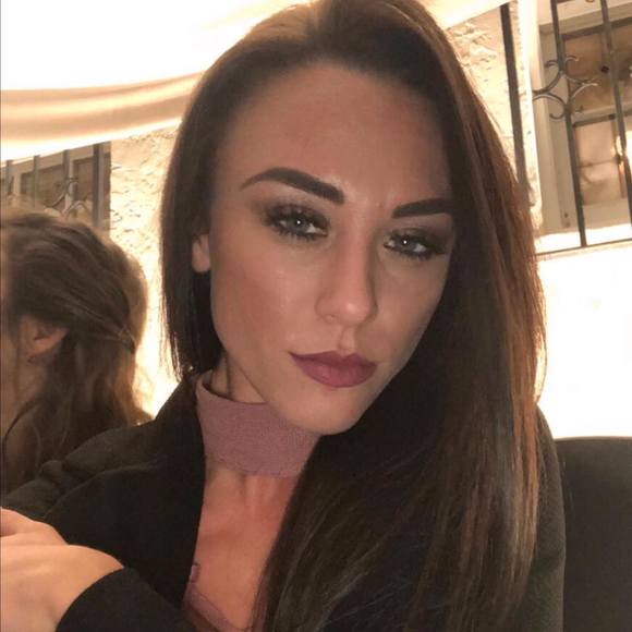 Profile Picture of Gabby Daraban (@gabbyd102) on Poshmark