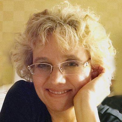Profile Picture of Sandra Tyler (@woventale) on Twitter