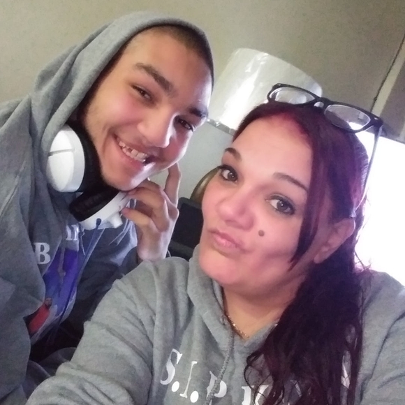 Profile Picture of Angie Puzo (@angiepuzo) on Poshmark