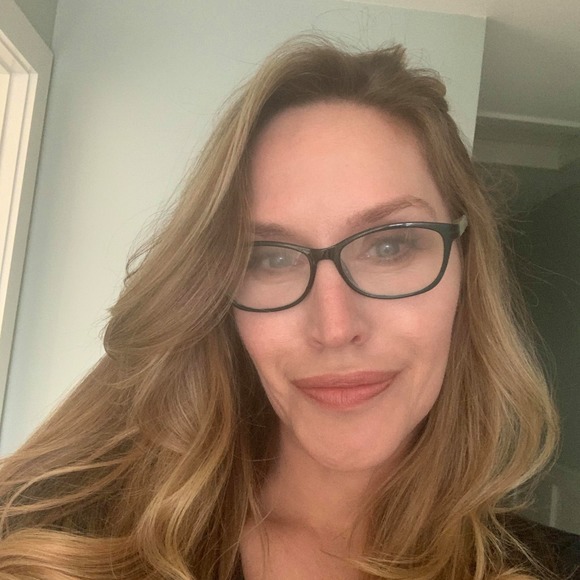 Profile Picture of Michelle Manning (@michellemann935) on Poshmark