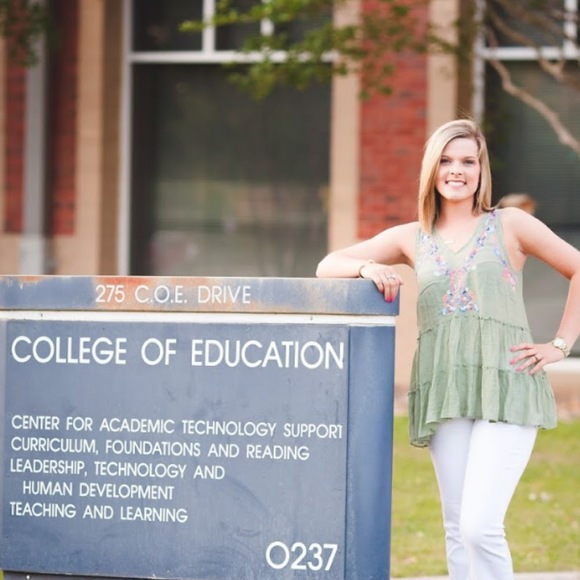 Profile Picture of Kaylin Lambert (@kl03947) on Poshmark