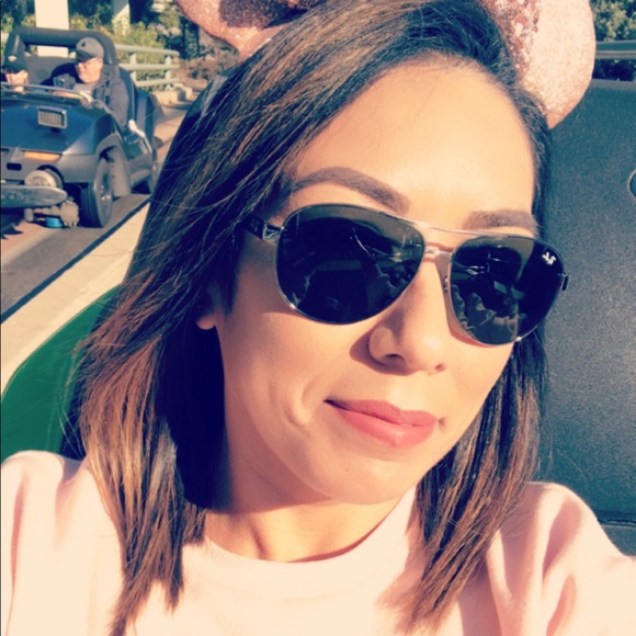 Profile Picture of Melissa Kirscher (@melissak559) on Poshmark