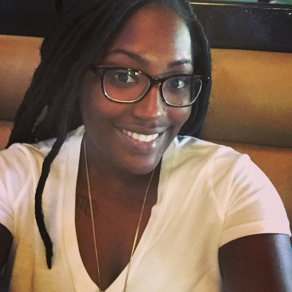 Profile Picture of Estella Thomas (@foreverascholar) on Poshmark