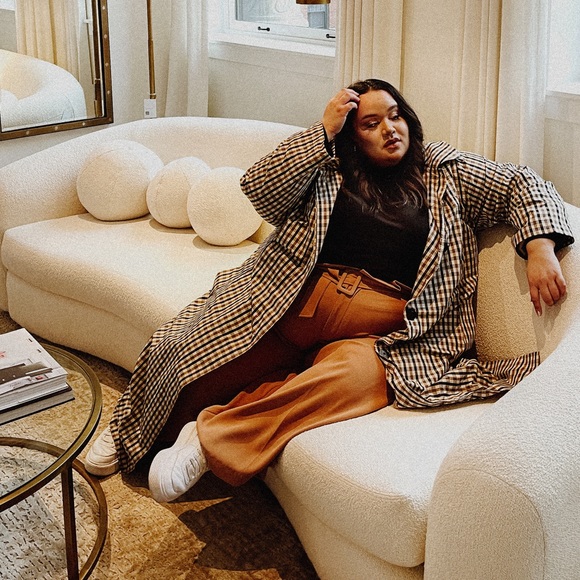 Profile Picture of Tricia Stoecklin (@triciaacloset) on Poshmark