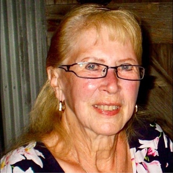 Profile Picture of Shirley Sterkel (@shirleysterkel) on Poshmark