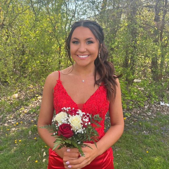 Profile Picture of Raegan Howaniec (@reho242) on Poshmark