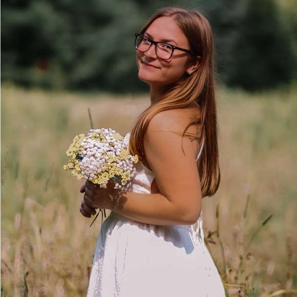 Profile Picture of Kylie Larue (@kyliemae2005) on Poshmark