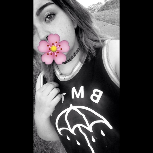 Profile Picture of Raven Begeal (@mxtixnless) on Poshmark