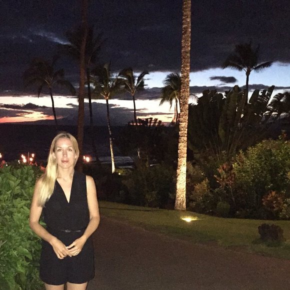 Profile Picture of Jennie Holtham (@jennieaus1) on Poshmark