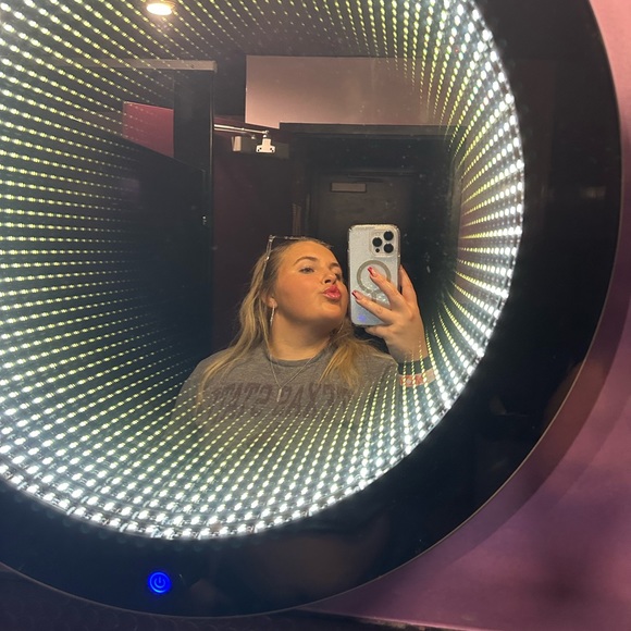 Profile Picture of Shelby Darilek (@shelbydarilek) on Poshmark