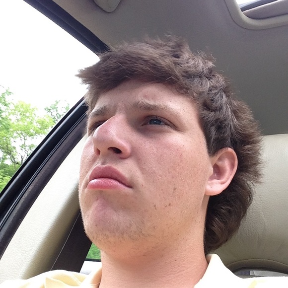 Profile Picture of Robert Maloney (@rwm2) on Poshmark