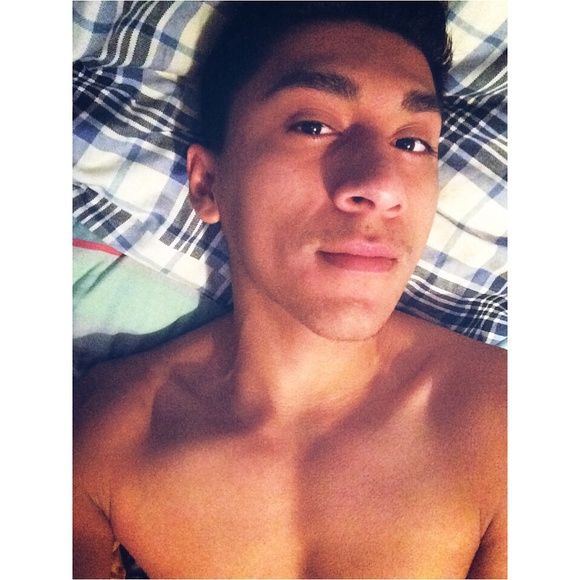 Profile Picture of Daniel Govea (@dgovea) on Poshmark