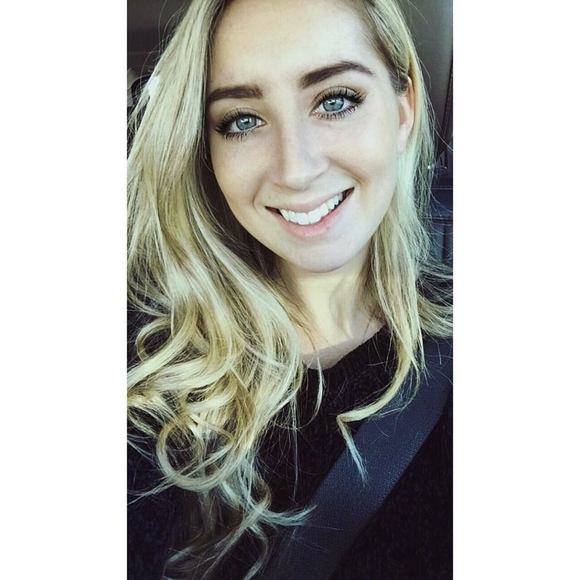 Profile Picture of Kailee Parmenter (@kcheerleadingkk) on Poshmark