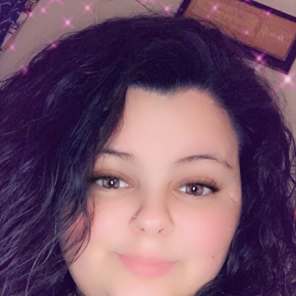 Profile Picture of Katelyne Cantrell (@katelynecantrel) on Poshmark