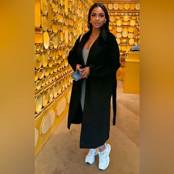 Profile Picture of Bénédicte Barry (@deedee788) on Poshmark