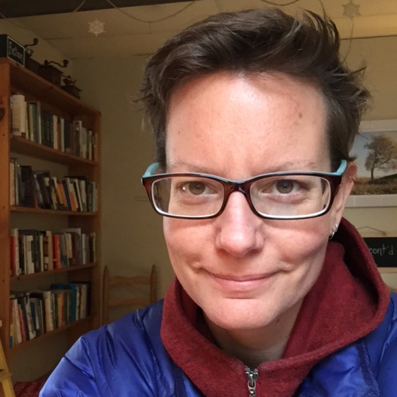 Profile Picture of Mindy Dow (@poetreestick) on Poshmark