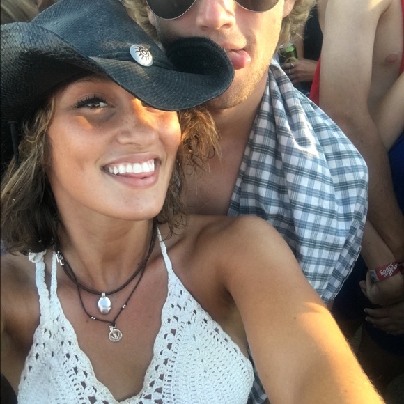 Profile Picture of Morgan Pearce (@morgan_pearce) on Poshmark