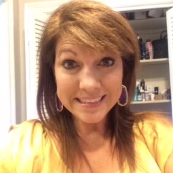Profile Picture of Tracey Kelleher (@traceykellehe) on Poshmark