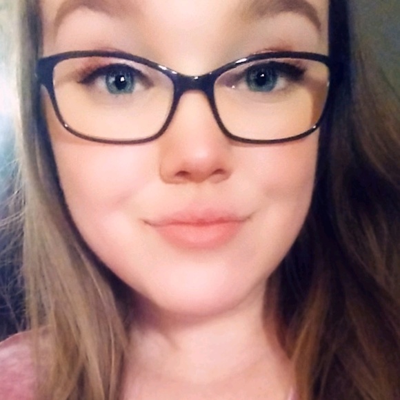 Profile Picture of Kelli Jorinscay (@kelli_813) on Poshmark