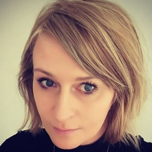 Profile Picture of Daniela Kunca (@danielakunca) on Poshmark