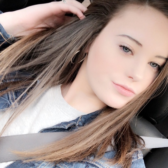 Profile Picture of Mckenzie Trollinger (@mckenziet2102) on Poshmark