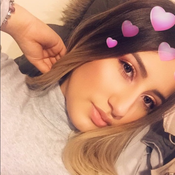Profile Picture of Stefany Gonzalez (@stefanyg1312) on Poshmark