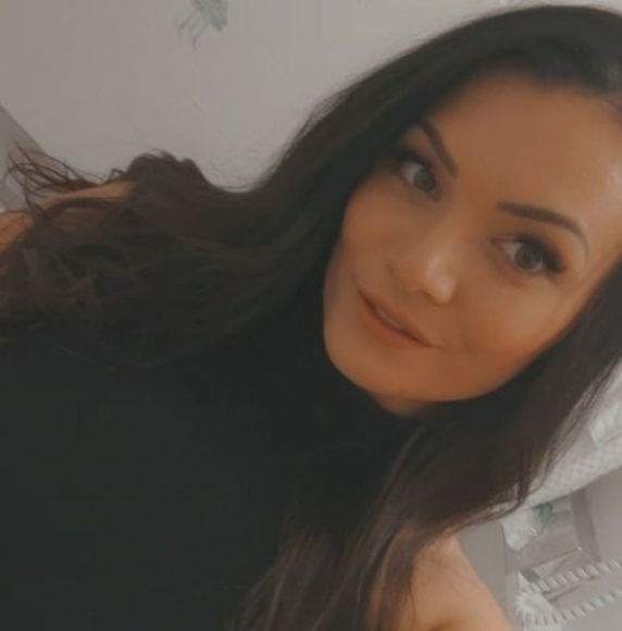 Profile Picture of Angela Foderaro (@angelaifoderaro) on Poshmark