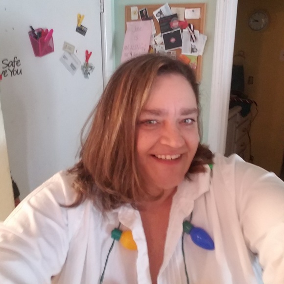 Profile Picture of June Hearn (@junehearn) on Poshmark