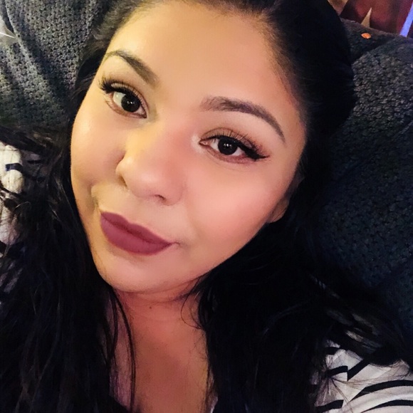 Profile Picture of Janet Lara (@jblara09) on Poshmark