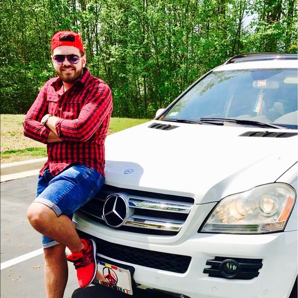 Profile Picture of Paul Cosma (@paul08) on Poshmark