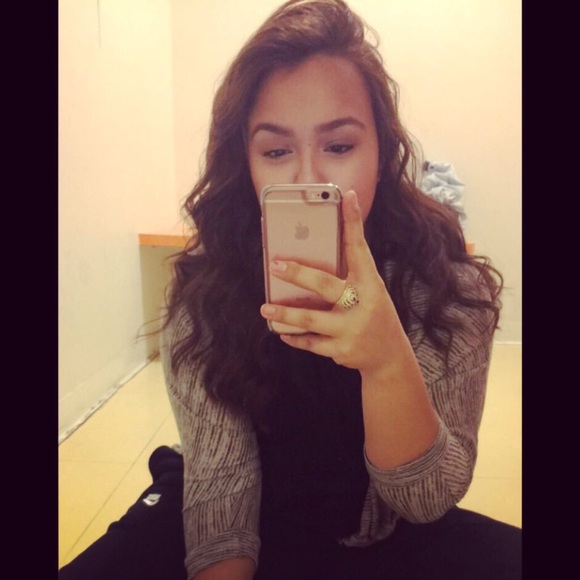 Profile Picture of Emely Emely (@_emeyy) on Poshmark