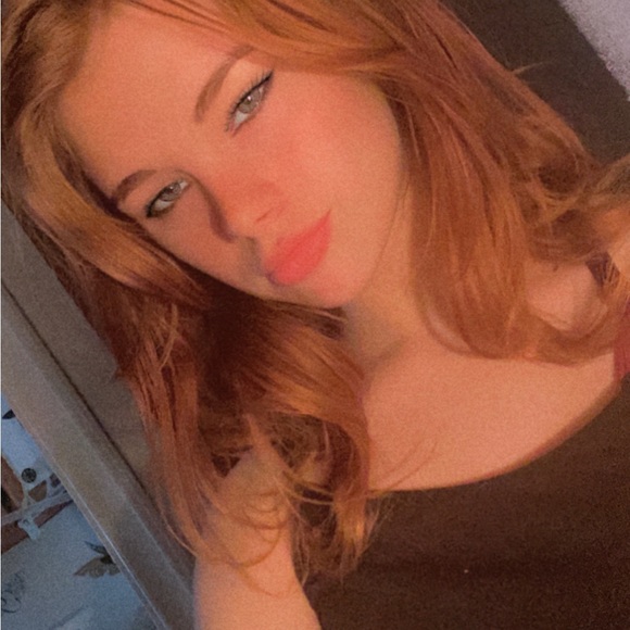 Profile Picture of Amberly Lester (@amberlylester07) on Poshmark