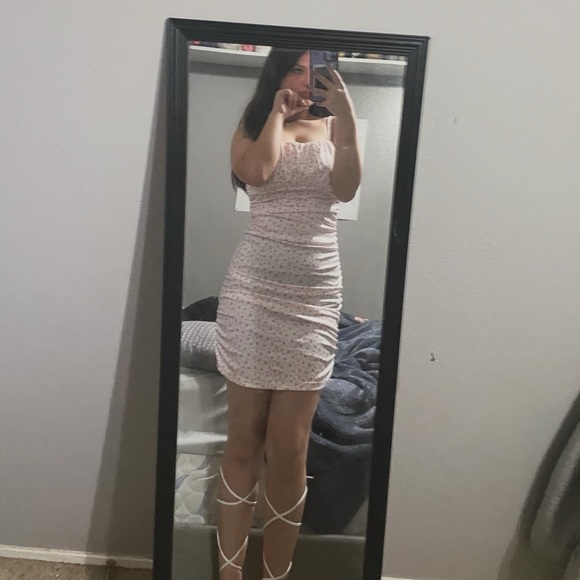 Profile Picture of Chloe Mofield (@chloemofield463) on Poshmark
