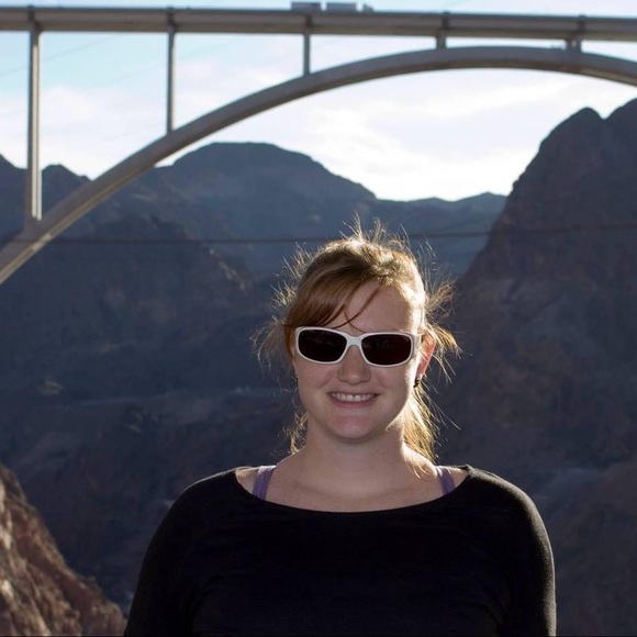 Profile Picture of Amanda Ykema (@ay011) on Poshmark