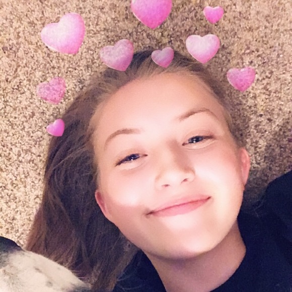 Profile Picture of Alexis Townsend (@amt_14) on Poshmark