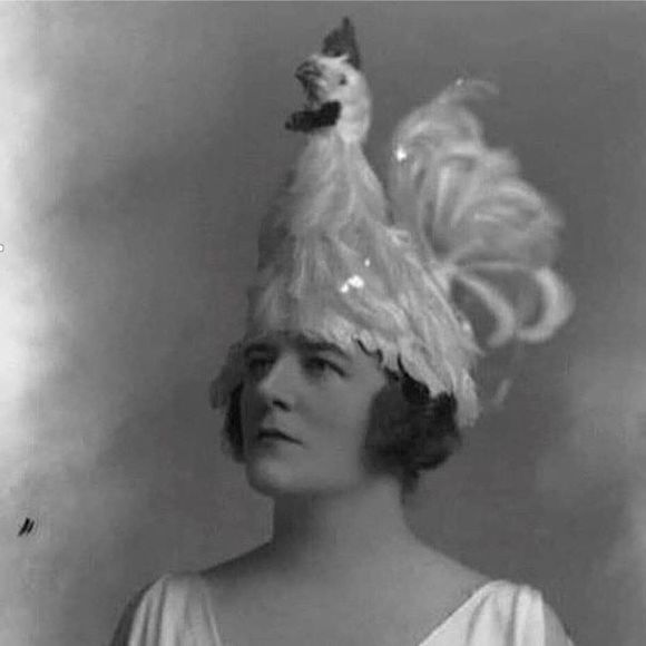 Profile Picture of Emily Schechtman (@emilylimburger) on Poshmark