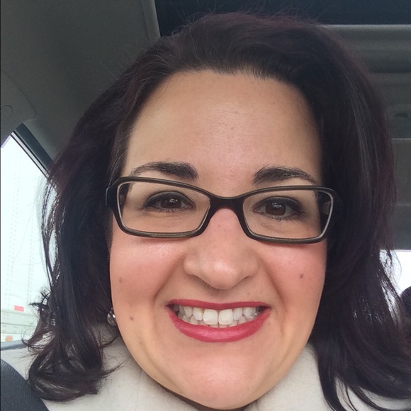 Profile Picture of Angie Doggett (@adoggett707) on Poshmark