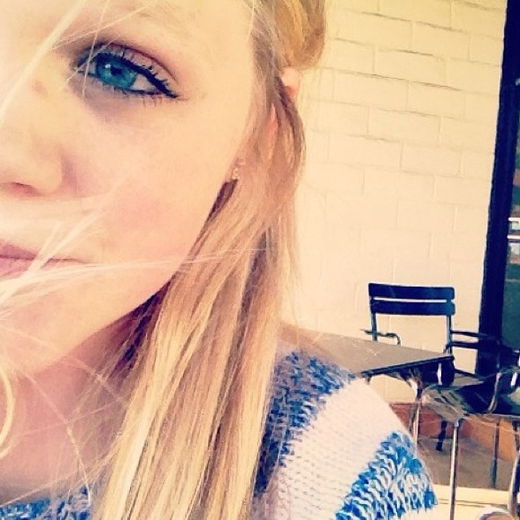 Profile Picture of Katie Drosihn (@katiedrosihn) on Poshmark